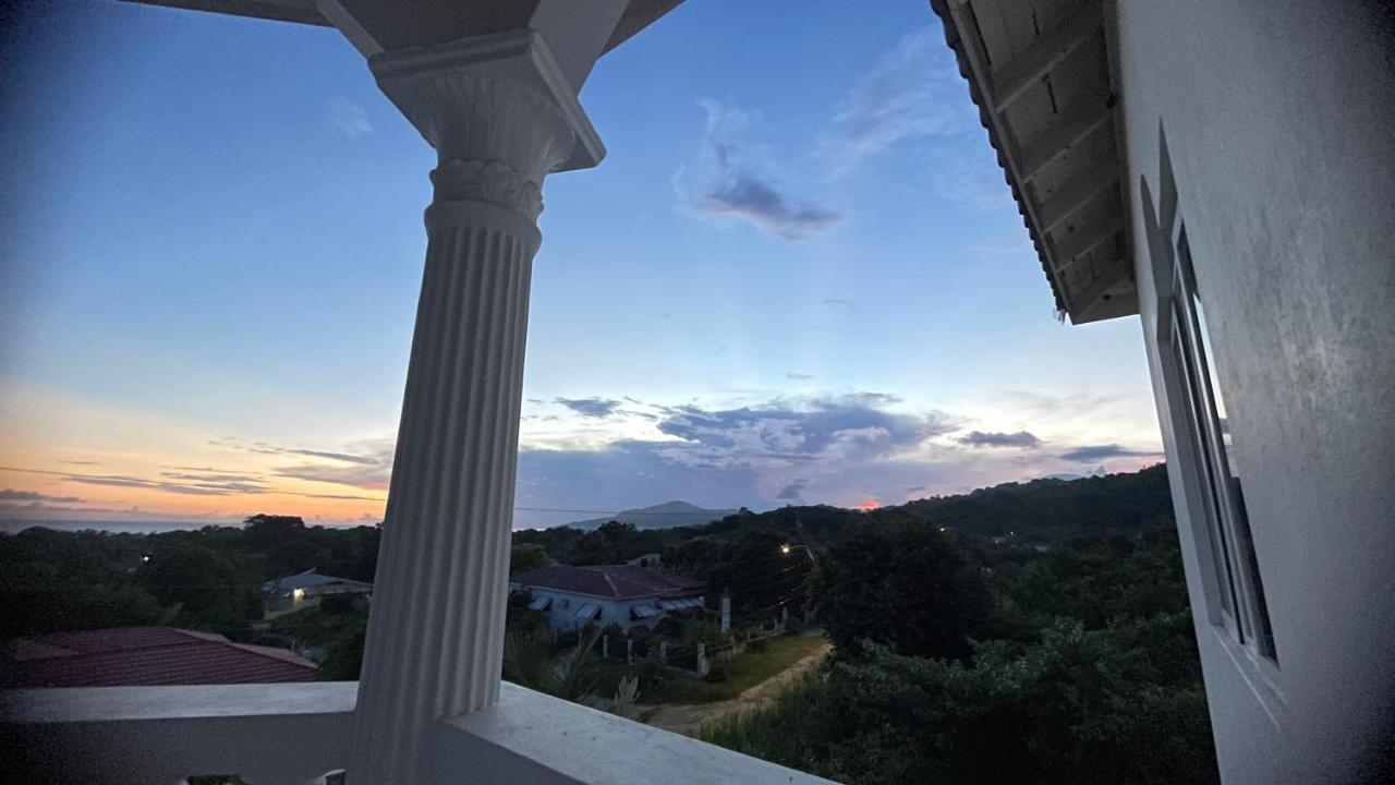 The Retreat Ξενοδοχείο Lyssons Εξωτερικό φωτογραφία